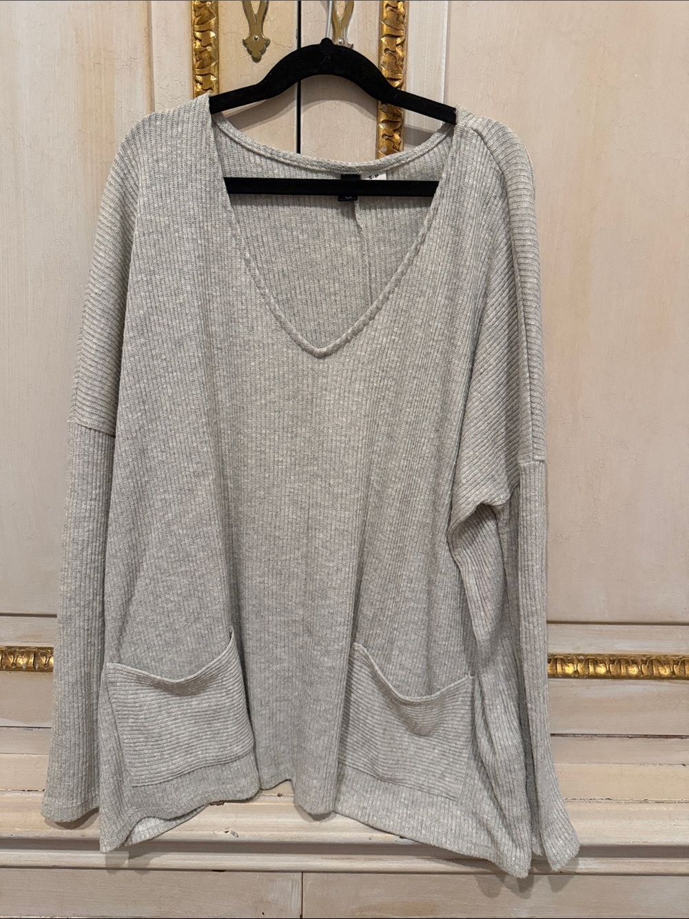BDG Light Gray Ribbed V-Neck Pullover with Pockets